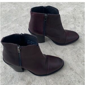 BOEMOS Women's Burgundy Heeled Ankle Bootie Size EU 38/8